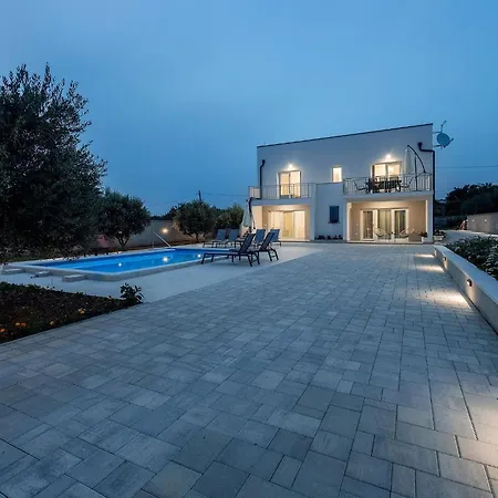 Milutin 1 Holiday home Vrsi
