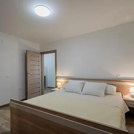 Milutin 1 Holiday home Vrsi