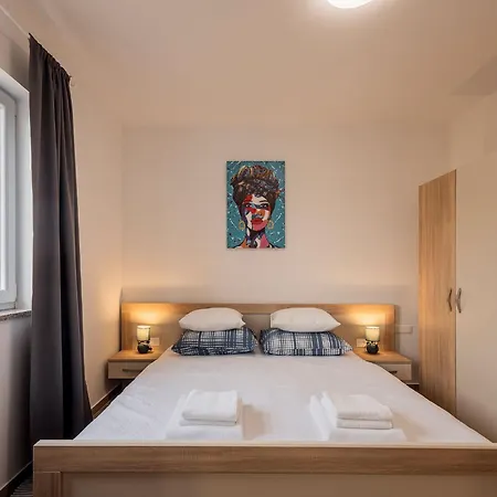 Milutin 1 Holiday home Vrsi