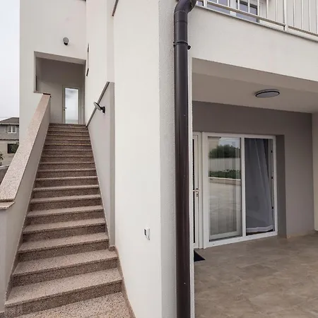 Holiday home Milutin 1 Vrsi